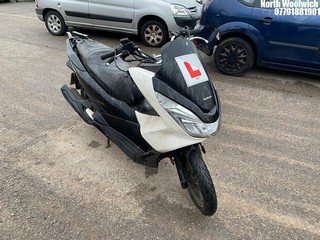 Location: North Woolwich - 2016 HONDA WW 125 EX2-H Motorcycle REG: KR66XNY, Keys: No, MOT Expiry date: 21/03/2023, 125 Petrol, automatic, Former Keepers: 4