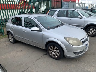 Location: Belvedere - 2004 VAUXHALL ASTRA CLUB TWINPORT 5 Door Hatchback REG: DY04CWJ, Keys: No, MOT Expiry date: 30/06/2025, 1364 Petrol, 5 Speed Manual Petrol, Former Keepers: 3