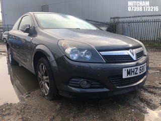 Location: Mitcham - 2010 VAUXHALL ASTRA DESIGN AUTO 3 Door Hatchback REG: MHZ5817, Keys: No, MOT Expiry date: 10/03/2025, 1796 Petrol, 4 Speed Auto Petrol, Former Keepers: 3