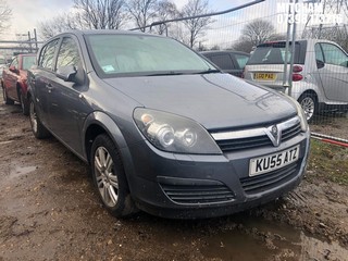 Location: Mitcham - 2005 VAUXHALL ASTRA LIFE AUTO 5 Door Hatchback REG: KU55ATZ, Keys: No, MOT Expiry date: 29/09/2025, 1796 Petrol, 4 Speed Auto Petrol, Former Keepers: 8