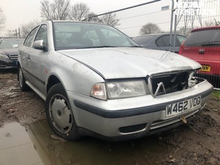 Location: Mitcham - 2000 SKODA OCTAVIA GLXI 5 Door Hatchback REG: W462VDD, Keys: No, MOT Expiry date: 08/11/2024, 1595 Petrol, 5 Speed Manual Petrol, Former Keepers: 5