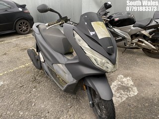Location: South Wales - 2018 HONDA WW 125-A Motorcycle REG: CA18OXT, Keys: No, MOT Expiry date: 05/07/2022, 125 Petrol, , Former Keepers: 1
