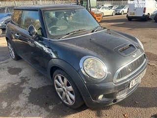 Location: North Woolwich - 2007 MINI COOPER S AUTO 3 Door Hatchback REG: LT07OTJ, Keys: No, MOT Expiry date: 27/09/2024, 1598 Petrol, 6 Speed Auto Petrol, Former Keepers: 4