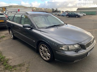 Location: Belvedere - 2003 VOLVO V70 SE T GEARTRONIC Estate REG: LS53HXR, Keys: No, MOT Expiry date: 03/10/2024, 2521 Petrol, 5 Speed Auto Petrol, Former Keepers: 5