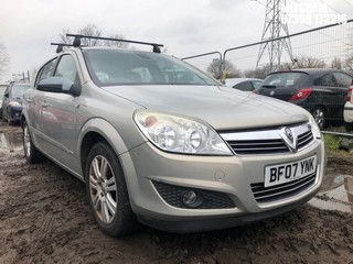 Location: Mitcham - 2007 VAUXHALL ASTRA DESIGN 5 Door Hatchback REG: BF07YNK, Keys: No, MOT Expiry date: 03/09/2025, 1598 Petrol, 5 Speed Manual Petrol, Former Keepers: 4