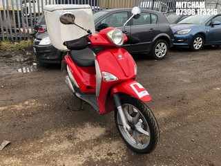 Location: Mitcham - 2015 PIAGGIO LIBERTY 125 Scooter REG: LB15YDL, Keys: No, MOT Expiry date: 04/10/2024, 124 Petrol, AUTOMATIC, Former Keepers: 1