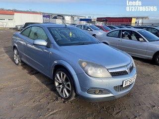 Location: Leeds - 2007 VAUXHALL ASTRA TWIN TOP SPORT Convertible REG: BT56FSX, Keys: No, MOT Expiry date: 03-11-2024, 1796 Petrol, 5 Speed Manual Petrol, Former Keepers: 8