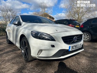 NOTE: ATF Registered Buyers ONLY - Location: MITCHAM - 2015 VOLVO V40 R-DESIGN LUX NAV D3 5 DOOR HATCHBACK REG: BC15LLO, 1969cc DIESEL, 6 SPEED MANUAL DIESEL, Former Keepers: 2, Keys: No