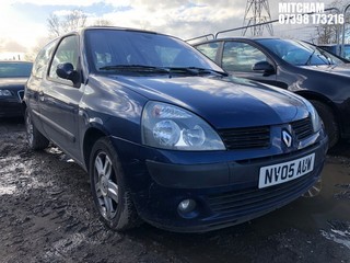Location: Mitcham - 2005 RENAULT CLIO DYNAMIQUE 16V 3 Door Hatchback REG: NV05AUW, Keys: No, MOT Expiry date: 08/12/2025, 1390 Petrol, 5 Speed Manual Petrol, Former Keepers: 9
