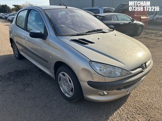 Location: Mitcham - 2003 PEUGEOT 206 LX 5 Door Hatchback REG: EO53LHN, Keys: No, MOT Expiry date: 25/08/2024, 1360 Petrol, 5 Speed Manual Petrol, Former Keepers: 3