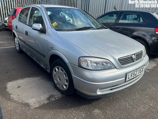 Location: North Woolwich - 2002 VAUXHALL ASTRA ENVOY 8V AUTO 5 Door Hatchback REG: LV52YGX, Keys: No, MOT Expiry date: 30/11/2024, 1598 Petrol, 4 Speed Auto Petrol, Former Keepers: 2