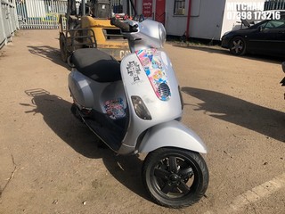 Location: Mitcham - 2005 PIAGGIO VESPA LX 50 Moped REG: LJ05WLW, Keys: No, MOT Expiry date: 03/04/2023, 49 Petrol, AUTOMATIC, Former Keepers: 4