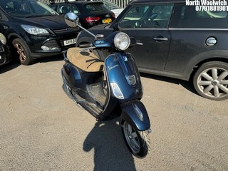 Location: North Woolwich - 2013 PIAGGIO VESPA LX 125 3V Scooter REG: LO13HVK, Keys: No, MOT Expiry date: 09/09/2022, 124 Petrol, AUTOMATIC, Former Keepers: 3