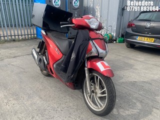 Location: Belvedere - 2015 HONDA SH 125 AD-E Motorcycle REG: FX15WHP, Keys: No, MOT Expiry date: 10/01/2025, 125 Petrol, AUTOMATIC, Former Keepers: 7