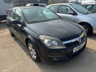 Location: North Woolwich - 2006 VAUXHALL ASTRA SXI TWINPORT 5 Door Hatchback REG: CF06CZC, Keys: No, MOT Expiry date: 15/09/2024, 1598 Petrol, 5 Speed Manual Petrol, Former Keepers: 4