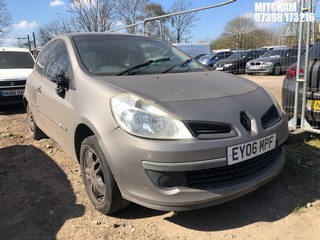 Location: Mitcham - 2006 RENAULT CLIO EXTREME 3 Door Hatchback REG: EY06MPF, Keys: No, MOT Expiry date: 07/03/2025, 1149 Petrol, 5 Speed Manual Petrol, Former Keepers: 12