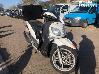 Location: Mitcham - 2013 YAMAHA HW 125 XENTER Scooter REG: KN63OUS, Keys: No, MOT Expiry date: 05/07/2024, 124 Petrol, Automatic, Former Keepers: 5