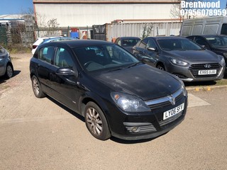 Location: Brentwood - 2006 VAUXHALL ASTRA DESIGN AUTO 5 Door Hatchback REG: LY06SFV, Keys: No, MOT Expiry date: 25/09/2024, 1796 Petrol, 4 Speed Auto Petrol, Former Keepers: 5