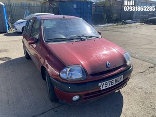 Location: Hull - 2001 RENAULT CLIO RXE 5 Door Hatchback REG: Y976MGR, Keys: No, MOT Expiry date: 23/01/2026, 1390 Petrol, , Former Keepers: 3