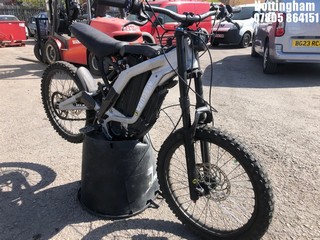 Location: Nottingham - N/A SURRON N/A ELECTRIC BIKE REG: ELECTRIC BIKE 7, N/A ELECTRIC, 1 SPEED, Former Keepers: N/A, Keys: Yes, MOT Expiry date: