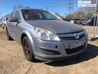 Location: Mitcham - 2007 VAUXHALL ASTRA ENERGY 5 Door Hatchback REG: GL07LHO, Keys: No, MOT Expiry date: 31/01/2025, 1598 Petrol, 5 Speed Manual Petrol, Former Keepers: 4