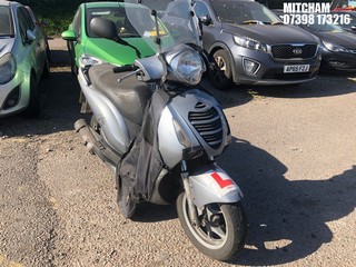 Location: Mitcham - 2012 HONDA PES 125 A Motorcycle REG: LM12MJU, Keys: No, MOT Expiry date: 02/11/2024, 125 Petrol, Automatic, Former Keepers: 10