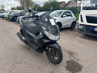Location: Mitcham - 2016 HONDA WW 125 EX2-H Motorcycle REG: LV66SRO, Keys: No, MOT Expiry date: 13/08/2025, 125 Petrol, AUTOMATIC, Former Keepers: 5