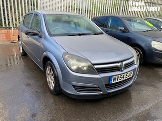 Location:  Hayes - 2004 VAUXHALL ASTRA CLUB TWINPORT S-A 5 Door Hatchback REG: NV54EJF, Keys: No, MOT Expiry date: 11/01/2025, 1598 Petrol, 5 Speed Semi Auto Petrol, Former Keepers: 5