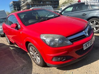Location: North Woolwich - 2009 VAUXHALL ASTRA TWIN TOP SPORT Convertible REG: KT58CJF, Keys: No, MOT Expiry date: 16/01/2025, 1796 Petrol, 5 Speed Manual Petrol, Former Keepers: 5