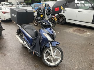 Location:  Hayes - 2011 HONDA SH 125 B Motorcycle REG: LC60EZE, Keys: No, MOT Expiry date: 08/11/2023, 125 Petrol, , Former Keepers: 5