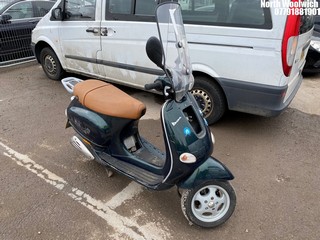 Location: North Woolwich - 2001 PIAGGIO VESPA ET4 Scooter REG: YL51XMU, Keys: No, MOT Expiry date: 19/10/2024, 124 Petrol, AUTOMATIC, Former Keepers: 9