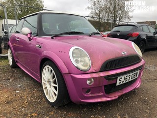 Location: Mitcham - 2003 MINI MINI ONE 3 Door Hatchback REG: SJ53OBW, Keys: No, MOT Expiry date: 13/03/2023, 1598 Petrol, 5 Speed Manual Petrol, Former Keepers: 3