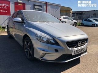Location: Mitcham - 2015 VOLVO V40 R-DESIGN T2 5 Door Hatchback REG: LD15WHS, Keys: No, MOT Expiry date: 28/06/2024, 1596 Petrol, 6 Speed Manual Petrol, Former Keepers: 3