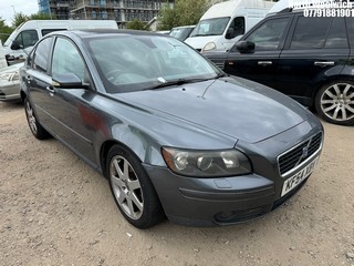 Location: North Woolwich - 2004 VOLVO S40 SE AUTO 4 Door Saloon REG: KF54XBV, Keys: No, MOT Expiry date: 29/03/2025, 2435 Petrol, 5 Speed Auto Petrol, Former Keepers: 14