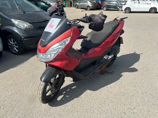 Location: North Woolwich - 2017 HONDA WW 125 EX2-H Motorcycle REG: AP17CVV, Keys: No, MOT Expiry date: 01/11/2025, 125 Petrol, AUTOMATIC, Former Keepers: 6
