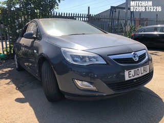Location: Mitcham - 2010 VAUXHALL ASTRA EXCLUSIV AUTO 5 Door Hatchback REG: EJ10LRU, Keys: No, MOT Expiry date: 12/05/2024, 1598 Petrol, 6 Speed Auto Petrol, Former Keepers: 7