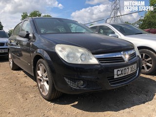 Location: Mitcham - 2007 VAUXHALL ASTRA DESIGN 5 Door Hatchback REG: CX07XLL, Keys: No, MOT Expiry date: 30/01/2025, 1796 Petrol, 5 Speed Manual Petrol, Former Keepers: 7