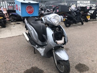 Location: Mitcham - 2011 HONDA PES 125 A Motorcycle REG: RO11XMT, Keys: No, MOT Expiry date: 06/07/2024, 125 Petrol, AUTOMATIC, Former Keepers: 6