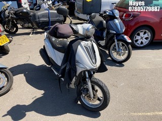 Location:  Hayes - 2015 YAMAHA XC 115 S DELIGHT Scooter REG: RV65ZSZ, Keys: No, MOT Expiry date: 16/05/2025, 115 Petrol, AUTO, Former Keepers: 7