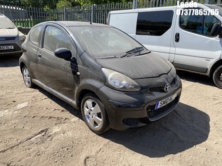 Location: Leeds - 2010 TOYOTA AYGO BLACK VVT-I 3 Door Hatchback REG: SN10RCT, Keys: No, MOT Expiry date: 26-04-2024, 998 Petrol, 5 Speed Manual Petrol, Former Keepers: 5