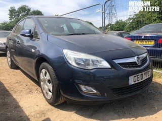 Location: Mitcham - 2010 VAUXHALL ASTRA EXCLUSIV AUTO 5 Door Hatchback REG: CE10YVC, Keys: No, MOT Expiry date: 24/09/2025, 1598 Petrol, 6 Speed Auto Petrol, Former Keepers: 7