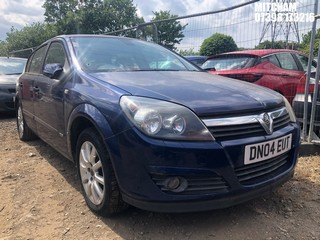 Location: Mitcham - 2004 VAUXHALL ASTRA DESIGN 5 Door Hatchback REG: DN04EUT, Keys: No, MOT Expiry date: 01/02/2024, 1796 Petrol, 5 Speed Manual Petrol, Former Keepers: 5