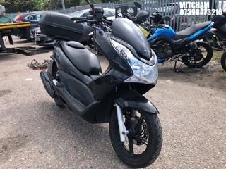 Location: Mitcham - 2012 HONDA WW 125 EX2-A Motorcycle REG: LR62LVE, Keys: No, MOT Expiry date: 20/07/2025, 125 Petrol, automatic, Former Keepers: 4