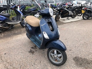 Location: Mitcham - 2008 PIAGGIO VESPA LX 50 Moped REG: LX57BTU, Keys: No, MOT Expiry date: 29/04/2025, 49 Petrol, Automatic , Former Keepers: 6