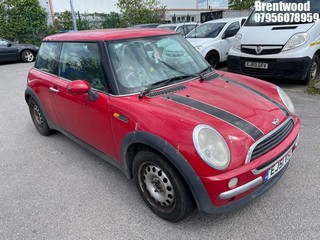 Location: Brentwood - 2001 MINI MINI ONE 3 Door Hatchback REG: EJ51VSE, Keys: No, MOT Expiry date: 01.06.2024, 1598 Petrol, 5 Speed Manual Petrol, Former Keepers: 13