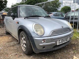 Location: Mitcham - 2004 MINI MINI ONE 3 Door Hatchback REG: GJ04NCE, Keys: No, MOT Expiry date: 29/01/2025, 1598 Petrol, 5 Speed Manual Petrol, Former Keepers: 6