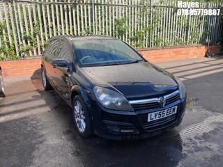 Location:  Hayes - 2006 VAUXHALL ASTRA SXI TWINPORT 5 Door Hatchback REG: LY55EEM, Keys: No, MOT Expiry date: 25/06/2025, 1598 Petrol, 5 Speed Manual Petrol, Former Keepers: 7