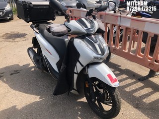 Location: Mitcham - 2022 HONDA SH 125 AD2-N Motorcycle REG: HJ22TKZ, Keys: No, MOT Expiry date: 31/03/2025, 125 Petrol, Automatic, Former Keepers: 4