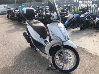 Location: Mitcham - 2016 PIAGGIO MEDLEY 125 Scooter REG: VF16AKO, Keys: No, MOT Expiry date: 22/12/2024, 125 Petrol, Automatic, Former Keepers: 3