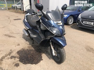 Location: Mitcham - 2010 PIAGGIO XEVO 125 Scooter REG: LK10JWG, Keys: No, MOT Expiry date: 17/03/2025, 124 Petrol, Automatic, Former Keepers: 4